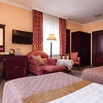 Adam & Hotel 3*