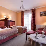 Adam & Hotel 3*